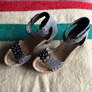 Ladies Size 7 Antistress Shoes